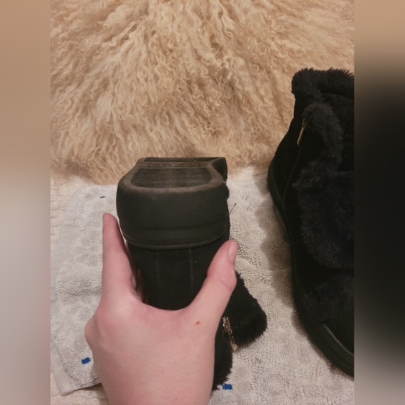 Like New DKNY Faux Fur Lined Booties - Picture 5 of 8
